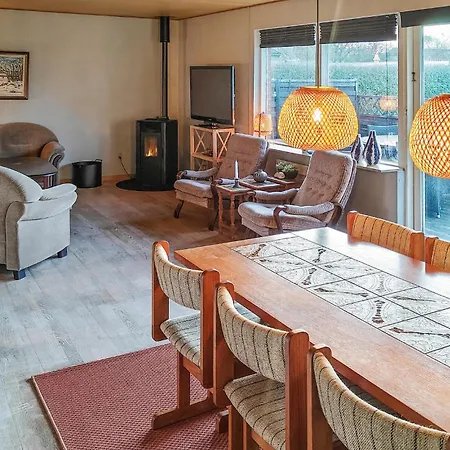 3 Bedroom Beautiful In بيت للعطل Hjørring